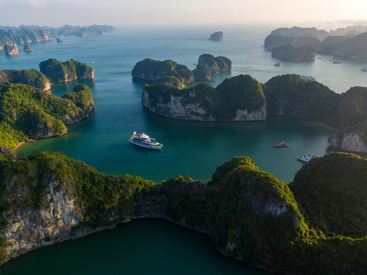 Stellar Of The Seas Cruise Hotel Ha Long Exterior photo